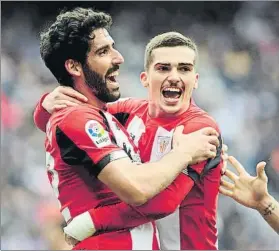  ?? FOTO: JUAN ECHEVERRÍA ?? Celebració­n
Córdoba festeja con Raúl García el segundo gol al Valladolid