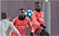  ?? — AFP ?? ousmane dembele (right) at a training session.