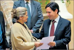  ?? Martín Alipaz/efe ?? • La presidente interina, Jeanine Áñez, y Salvador Romero, primer vocal del Tribunal Supremo Electoral boliviano.