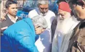  ?? HT PHOTO ?? ‘I happened to be here. Socha chalo bapu aaye hain to darshan kar lein,’ Surendra Nath Bhargava (in blue), excj of Sikkim HC.