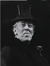  ??  ?? EL AMERICANO IMPASIBLE El presidente Woodrow Wilson fue neutral hasta abril de 1917, cuando EE.UU. entró en guerra.