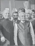  ?? HT ?? ▪ PM Atal Bihari Vajpayee and Nawaz Sharif at the Wagah Border, 1999