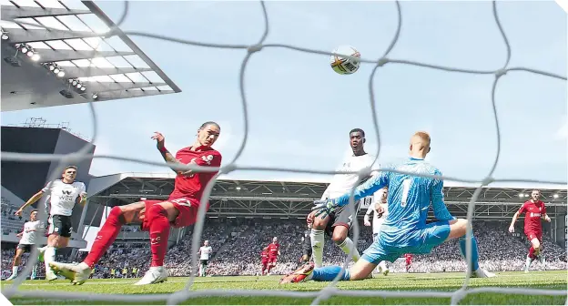  ?? ?? El uruguayo entró de cambio, anotó un gol y dio una asistencia.