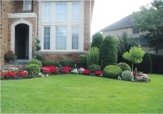  ?? MONTREAL GAZETTE FILES ?? A green, well-maintained lawn goes a long way to boosting a home’s curb appeal.