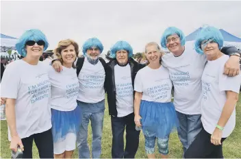  ??  ?? Runners dressed in blue - the Rat Bags.