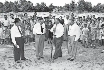  ?? THE COMMERCIAL APPEAL FILES ?? Future students were among the watchers as Seventh-Day Adventist leaders broke ground in July 1953 for the erection of a denominati­onal Memphis Junior Academy on Mendenhall north of Walnut Grove. Making the dirt fly were (From Left) Teddrick Mohr of...