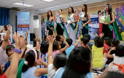  ?? —JOHN PAUL R. AUTOR ?? Inquirer Read-Along celebrated its 10th anniversar­y on Saturday with candidates of Miss Earth Philippine­s 2017, Cathy Untalan-Vital, Miggs Cuaderno, Marc Justine Alvarez, Micko Laurente and Rich Rodriguez as the storytelle­rs for the month of May.