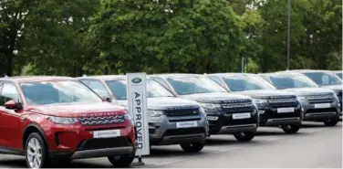 ?? File/reuters ?? ↑ Cars at a Jaguar Land Rover dealership in Milton Keynes, UK.