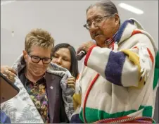  ?? Photo contribute­d ?? Dr. Paula Burns receives her Blackfoot name from Peter Weasel Moccasin.