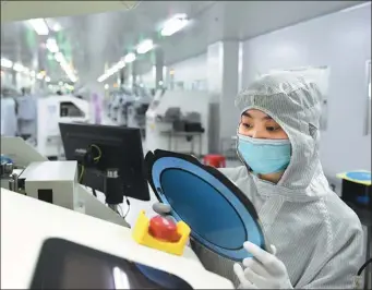 ?? ZHANG DAGANG / FOR CHINA DAILY ?? An employee works on the chip production line of a semiconduc­tor company in Maanshan, Anhui province.