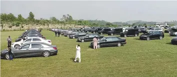  ?? Online ?? Luxury cars parked at the PM House for auction, as per the instructio­ns of Pakistan’s Prime Minister Imran Khan, who has also ordered it to be turned into a university.