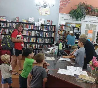  ?? Staff photos by Neil Abeles ?? ■ The Hughes Springs public comes into a lively and colorful library when walking in the front door. Brittany Jones is shown bringing children for a “Libraries’ Rock” program.