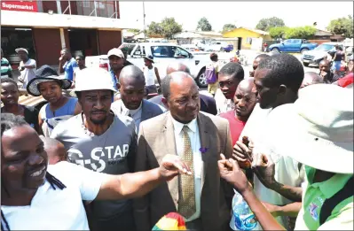  ?? — (Picture by Justin Mutenda) ?? Health and Child Care Minister Dr Obadiah Moyo chats with residents at Tichagarik­a Shopping Centre during his visit to the cholera-stricken Glen View suburb in Harare yesterday.