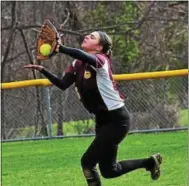  ?? BILL RUDICK — DIGITAL FIURST MEDIA ?? Right fielder Kelly Murphy makes a running catch Friday.