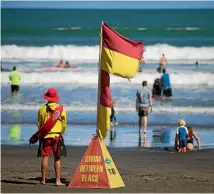  ?? PHOTOS: DOMINICO
ZAPATA/STUFF ?? Weekday guards are paid but the ones on duty at the weekend are volunteers. Pictured is Brad Kehoe on duty at Raglan.