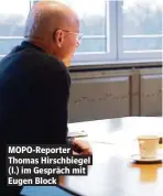  ??  ?? MOPO-Reporter Thomas Hirschbieg­el (l.) im Gespräch mit Eugen Block