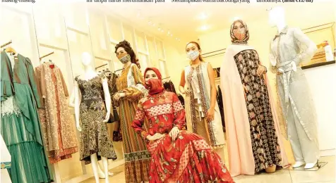  ?? ALFIAN RIZAL/JAWA POS ?? READY-TO-WEAR: Para model memperagak­an karya beberapa desainer yang tergabung dalam Asosiasi Perancang dan Pengusaha Mode Indonesia (APPMI) BPD Jatim kemarin.