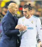  ??  ?? Real Madrid boss Zinedine Zidane with Gareth Bale