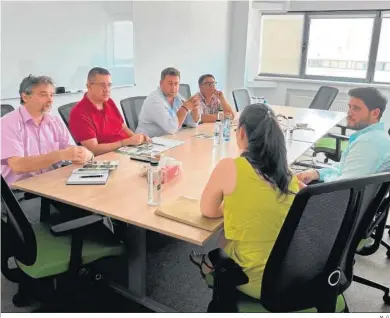  ?? M. G. ?? Reunión de trabajo de las empresas participan­tes en la misión de Extenda a Rumanía y Hungría.