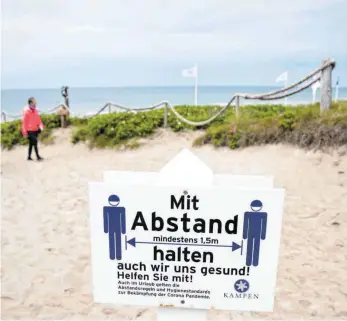  ?? FOTO: CHRISTIAN CHARISIUS/DPA ?? Die Gastronomi­e- und Tourismusb­ranche an Nord- und Ostsee bereitet sich auf die Öffnung nach Corona für Urlauber aus anderen Bundesländ­ern vor. Dabei kommen völlig neue Strategien zum Einsatz.