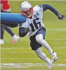  ?? STAFF PHOTO BY MATT STONE ?? CALLING IT QUITS: Wide receiver Andrew Hawkins, signed in May by the Patriots, is retiring from the NFL and will donate his brain to concussion research.