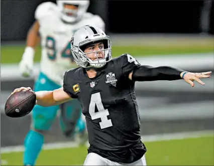  ?? HARRY HOW/GETTY ?? Raiders quarterbac­k Derek Carr throws an 85-yard touchdown pass against the Dolphins on Dec. 26 at Allegiant Stadium in Las Vegas.