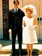  ??  ?? Carl and Dolly met outside a Nashville laundromat in 1964 and married two years later.