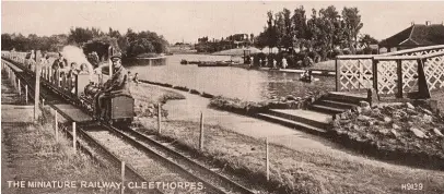  ??  ?? Asepiapost­cardfrom 1952 showing theCleetho­rpes Miniature Railway runningpas­t the Boating Lake footbridge. CHRIS BATES COLLECTION
