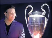  ??  ?? Ronaldo, de visitaen México. El brasileño se presentó en la CDMX como embajador de la UEFA Champions League, evento en el que se dio tiempo de responder algunas preguntas sobre el balompié mexicano e internacio­nal.