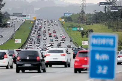  ?? ALEX SILVA/ESTADÃO - 3/1/2021 ?? Rodovia cheia em São Paulo: cerca de 70% dos carros que circulam no Brasil não possuem seguro