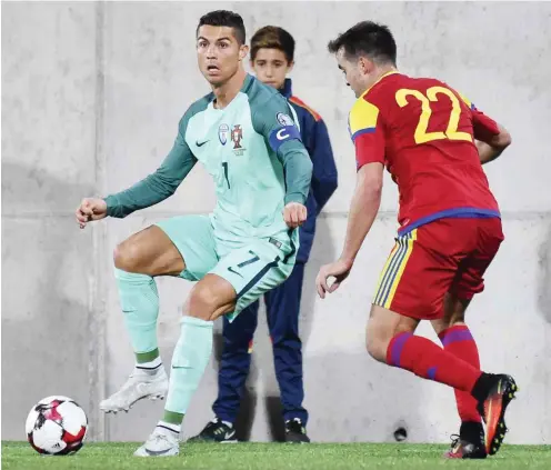  ?? Foto: AFP/Pascal Pavani ?? Doppeltors­chütze beim 2:0 in Andorra: Portugals Cristiano Ronaldo (l.) gegen Victor Rodriguez