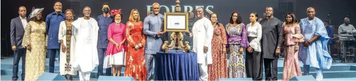  ??  ?? Toye & Remi Odunsi ( left), Ayuli & Winihin Jemide, Mr Olufemi Adefope, Toke Alex- Ibru, Lady Maiden Alex- Ibru, Pastors Ifeanyi & Paul Adefarasin, Alaba & Modele Shonibare, Justice Oludotun Adefope – Okojie, Grace & Spencer Onosode, Mrs Edith & Hon. Commission­er Sam Egube