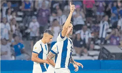  ?? PRENSA TALLERES ?? Benavídez, el gestor del gol. El lateral metió el centro y Mammana convirtió en su propio arco.