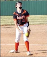  ?? Photo by Mike Eckels Gravette’s Cally Kildow delivers a pitch against Berryville. ??