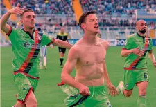  ?? ANSA ?? L’esultanza di Aleksandar Tonev, 27 anni, al primo gol in Serie A