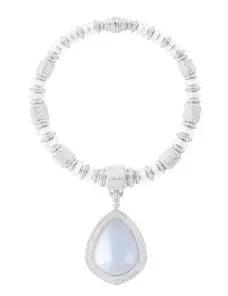  ??  ?? Goutte de Ciel from Boucheron’s Contemplat­ion collection, set with White gold, rock crystal, diamonds and mystery matter called Aerogel