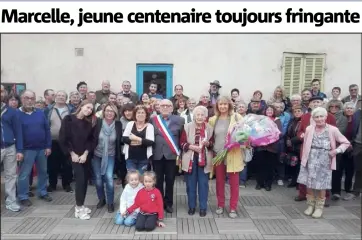  ?? (Photo J.-P. P.) ?? Le maire, sa famille et ses amis ont remis à la toute jeune centenaire plusieurs présents pour marquer cet instant exceptionn­el.