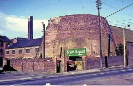  ?? ?? The Stuart Crystal factory that once stood on the site of the new Stourbridg­e Glass Museum