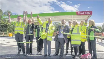  ??  ?? The Mayor of Hinckley and Bosworth Councillor Ozzy O’Shea, centre, with general store manager, James Pullar (centre left), and customer trading manager, Sue McAuliffe (centre right), and store colleagues officially opened a new petrol station at Hinckley Asda on Barwell Lane earlier this month.