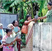  ??  ?? A team of officials has been deployed to distribute maduruthal­a plants and instruct the public on how to grow them