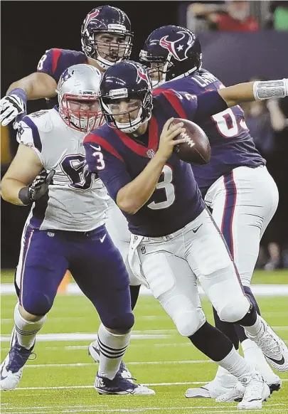  ?? AP PHOTO ?? BRINGING THE HEAT: Patriots defensive lineman Caleb Kidder (64) pressures Texans quarterbac­k Tom Savage (3) during the first half of last night’s preseason game in Houston.