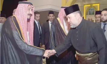  ?? AFP ?? Saudi Arabia’s King Salman shakes hands with Malaysian King Muhammad V in Kuala Lumpur, Malaysia, on Sunday. —