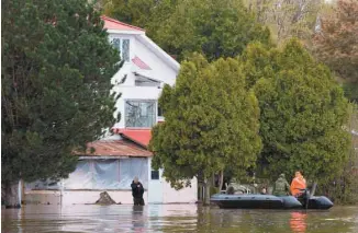  ?? ANNIK MH DE CARUFEL LE DEVOIR ?? Près d’un an après les événements du printemps dernier, des sinistrés de Rigaud habitaient toujours à l’hôtel.