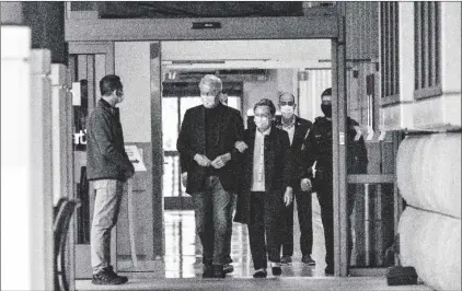  ?? AP PHOTO/DAMIAN DOVAR-GANES ?? Former President Bill Clinton and former U.S. Secretary of State Hillary Clinton leave the University of California Irvine Medical Center in Orange, Calif., on Sunday.