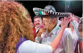  ??  ?? Andrés Manuel López Obrador fue recibido entre gritos y ovaciones