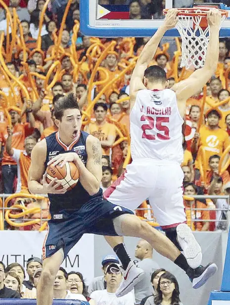  ?? JUN MENDOZA ?? Cliff Hodge of Meralco recovers the ball after a missed shot by Ginebra King Japeth Aguilar in Game 6 of the title series Wednesday at the Philippine Arena.