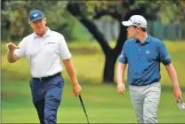  ?? Photograph: Bounce Sports. ?? Bob and the legendary Ernie Els have a chat during the South African Open.