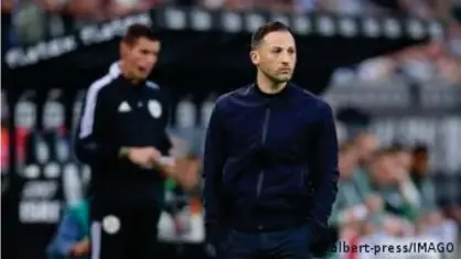  ?? ?? La mine crispée de Domenico Tedesco : son équipe est sortie du top 4 de la Bundesliga