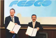  ??  ?? ■ Sultan Ahmad Bin Sulayem signed the agreement at the Eastern Economic Forum in Vladivosto­k with Andrey Severilov, Chairman of the Board of Directors of FESCO.