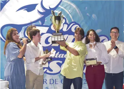  ?? FUENTE EXTERNA ?? Alma Taveras, José (Yayo) Pagés, Fernando Armenteros, Ana Julia Santamaría y Francisco Ferreiro durante la ceremonia de premiación.